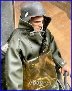 Ultimate Soldier WWII German Motorcycle with Sidecar & Driver 16 scale 2000 NEW